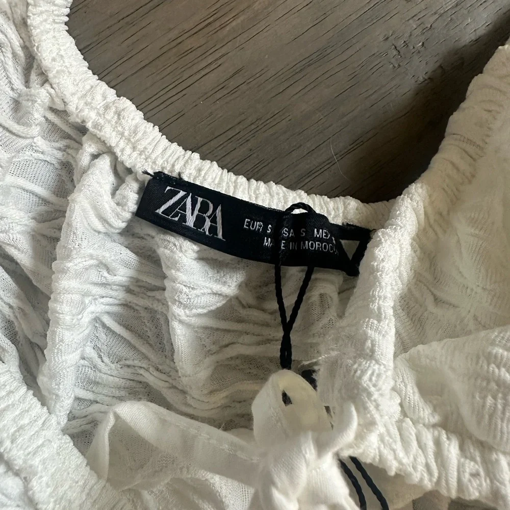 Zara new White Puff Sleeve Crop Top Sz small